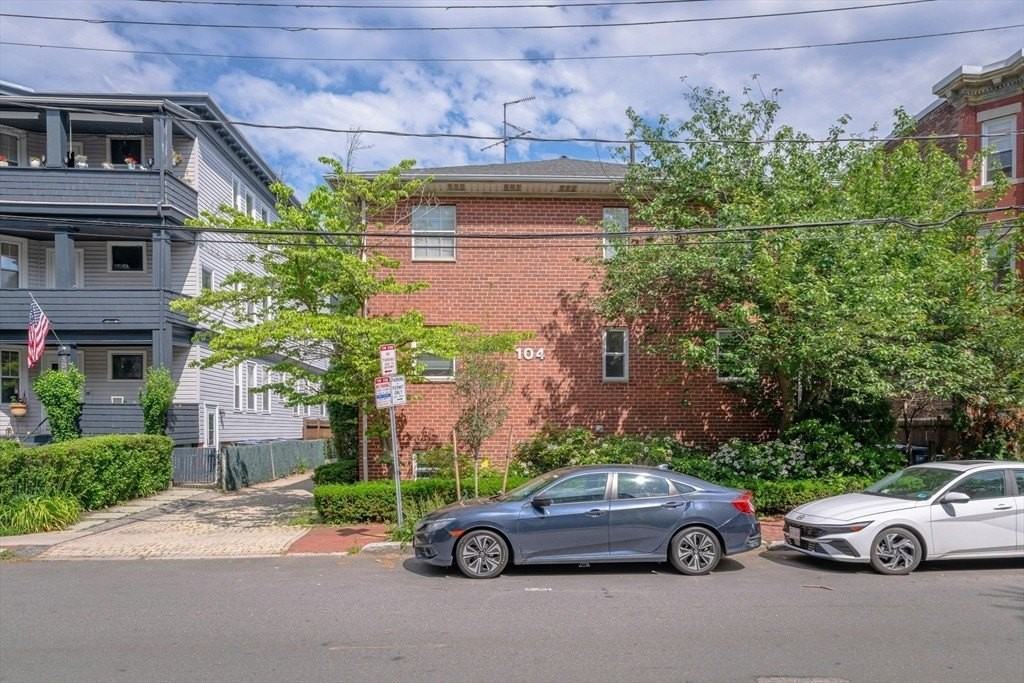 104 Trowbridge St - Photo 2 of 25