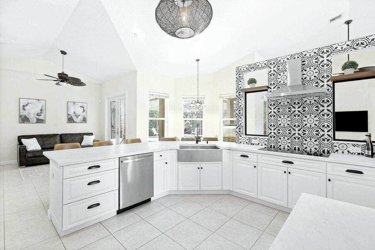 2665 Yarmouth Dr - Photo 4 of 26