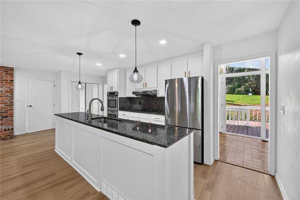 1714 S Johnson Ferry Rd Ne - Photo 4 of 32