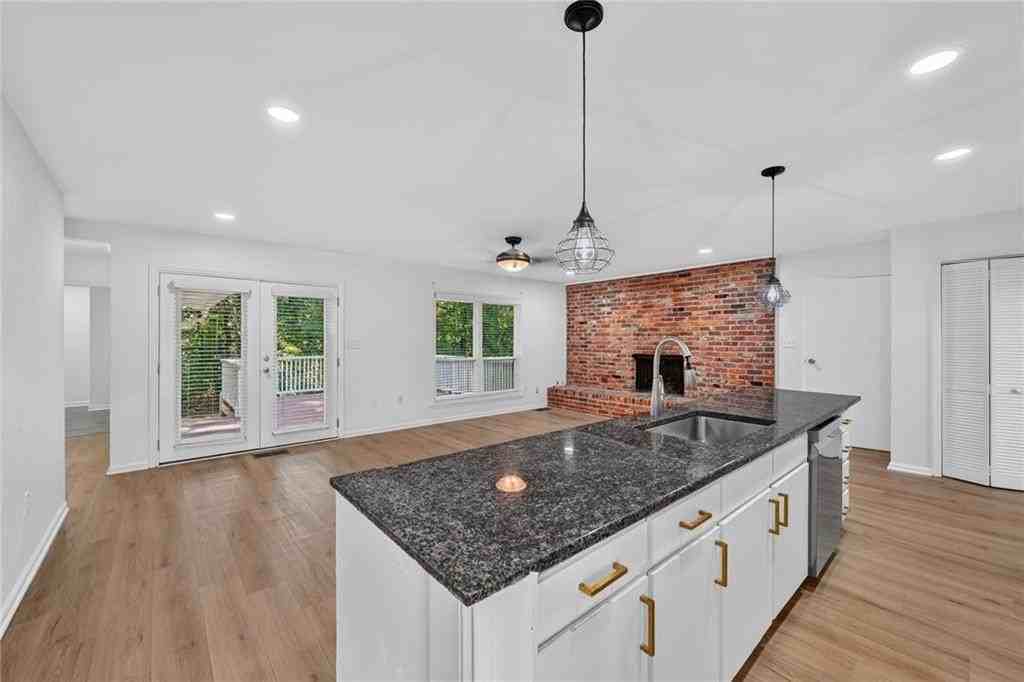 1714 S Johnson Ferry Rd Ne - Photo 5 of 32