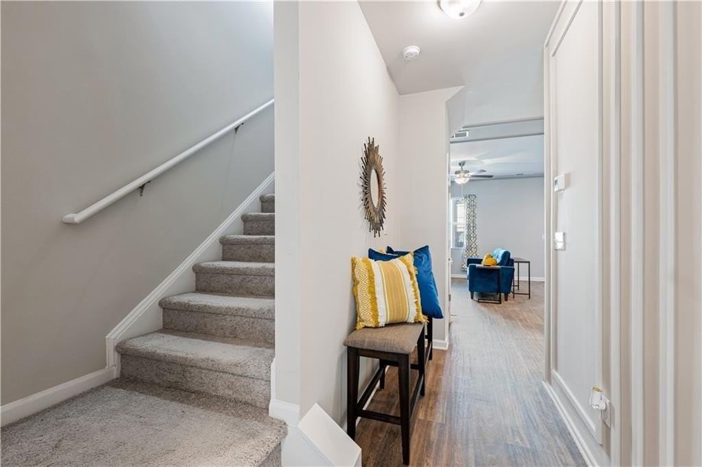 2831 Ridgeview Dr Sw - Photo 2 of 18