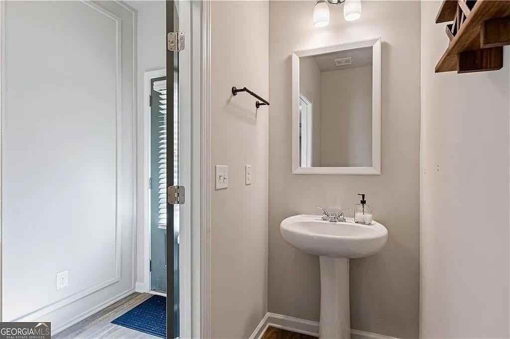 2831 Ridgeview Dr Sw - Photo 3 of 18