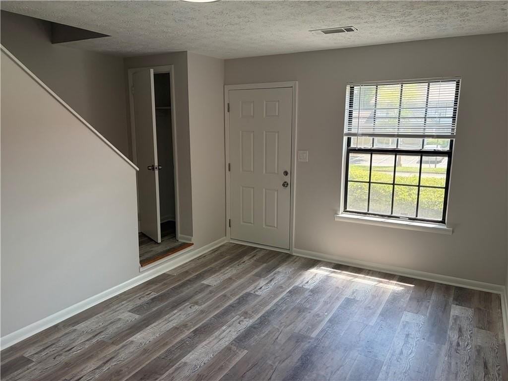 4 Eastview Cir #4 - Photo 4 of 18