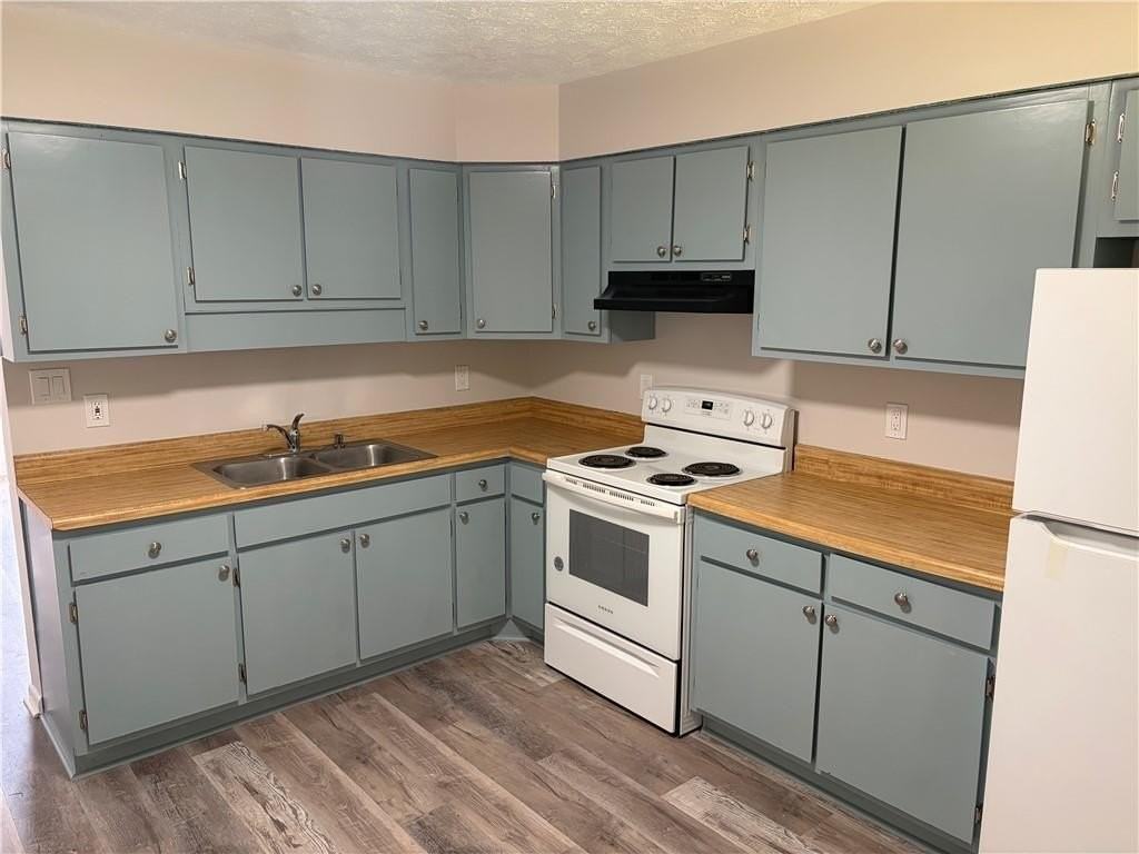 4 Eastview Cir #4 - Photo 5 of 18