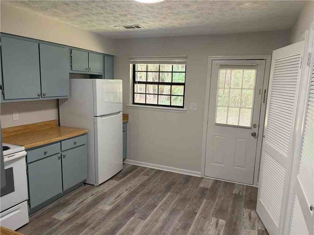 4 Eastview Cir #4 - Photo 6 of 18