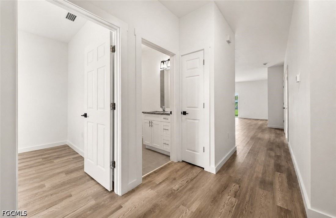 1130 Harold Ave S - Photo 2 of 20