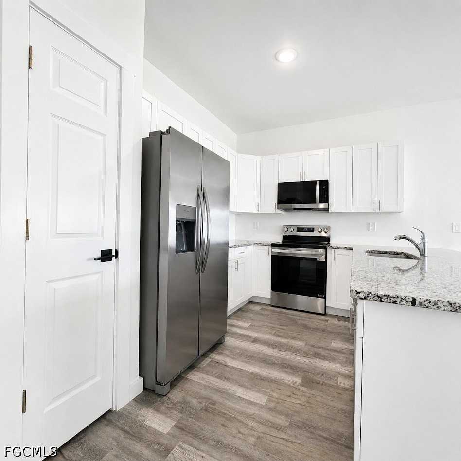 1130 Harold Ave S - Photo 3 of 20
