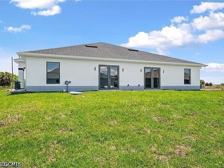 1130 Graystone Ave - Photo 4 of 16