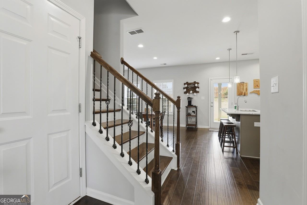 11 Doolittle Ct - Photo 7 of 26