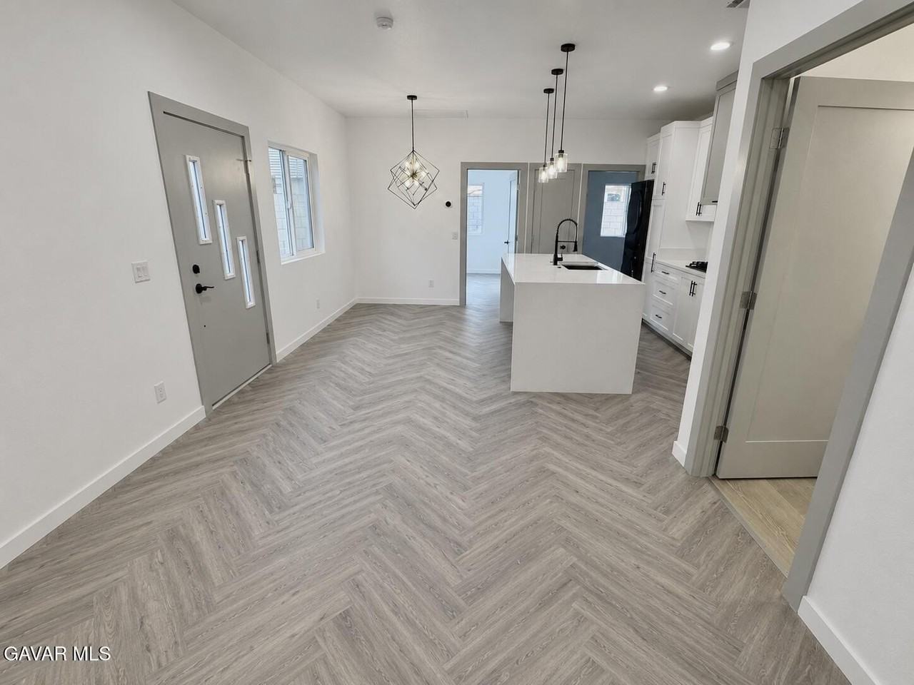 2643 Summerchase Ave #B - Photo 3 of 30