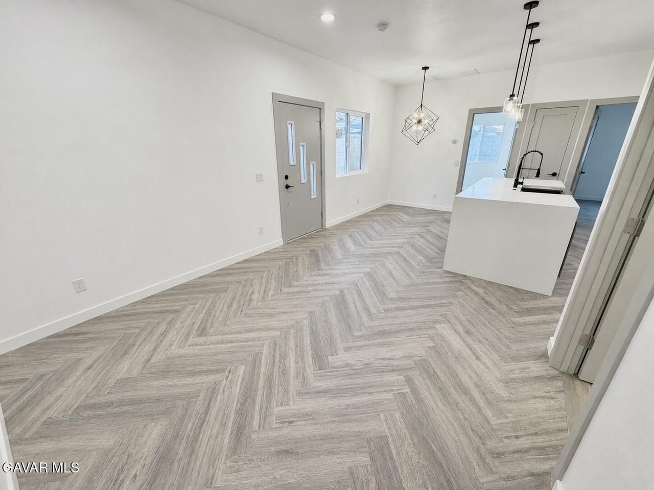2643 Summerchase Ave #B - Photo 4 of 30