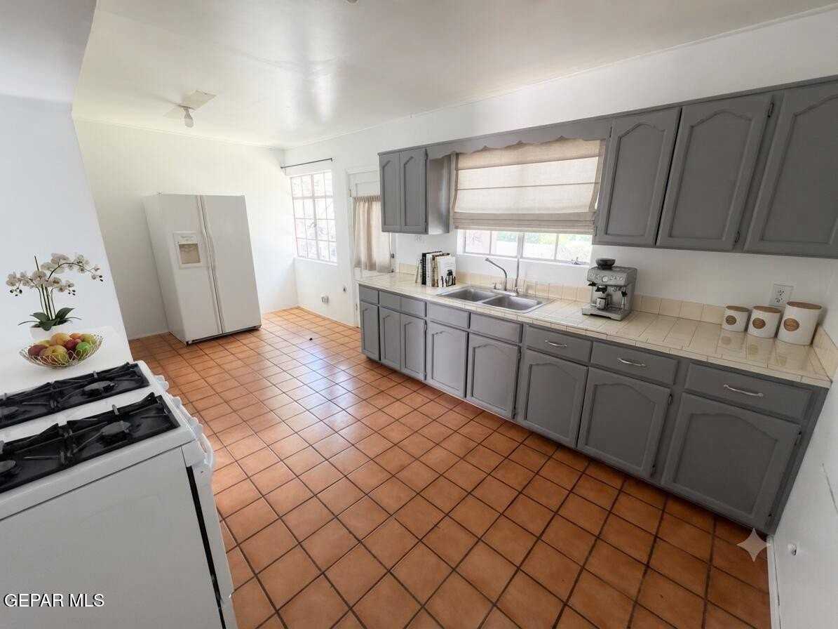 619 Alethea Park Dr - Photo 2 of 13