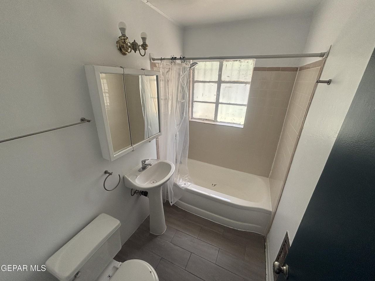 619 Alethea Park Dr - Photo 5 of 13