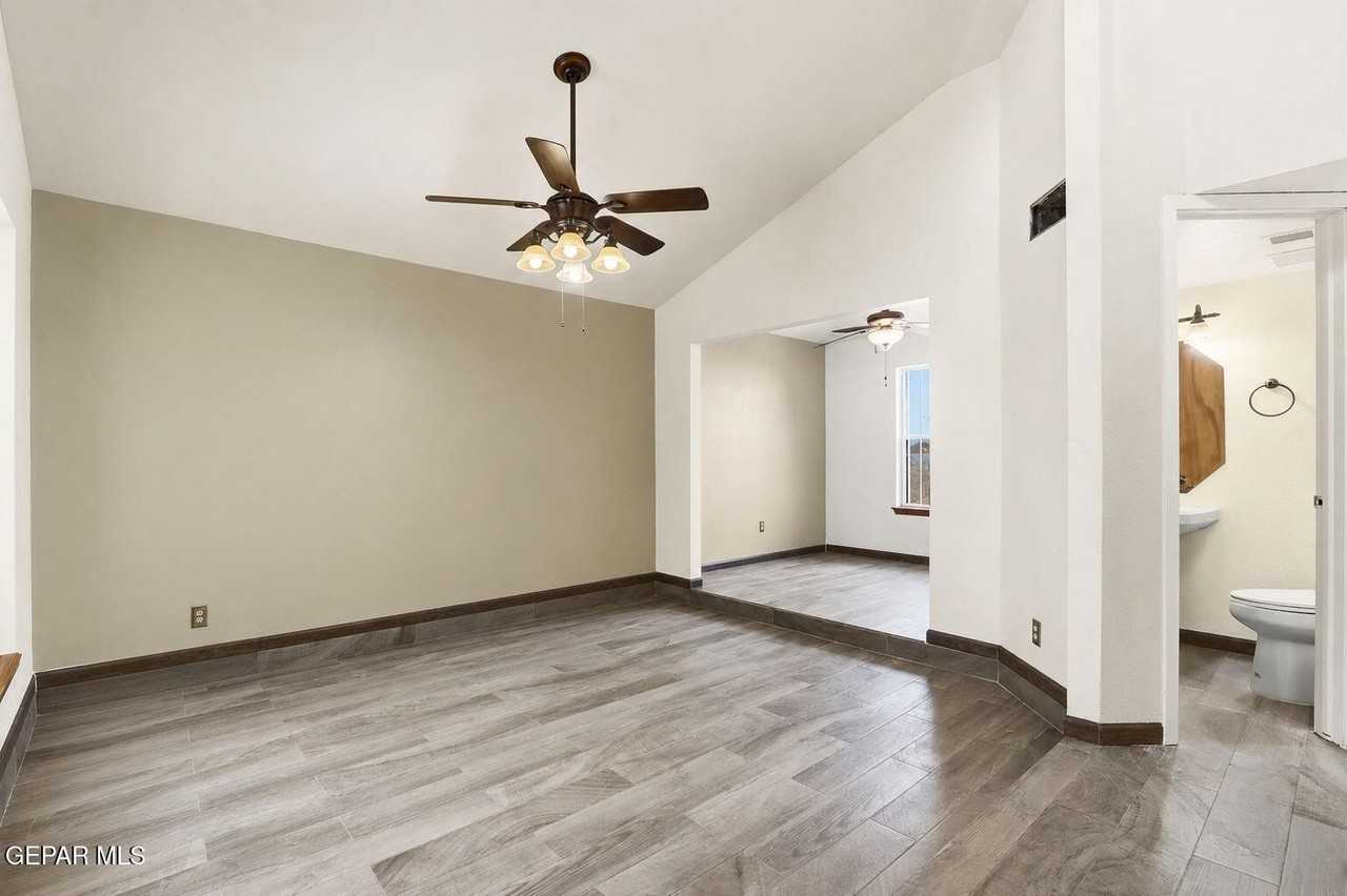 6900 Imperial Ridge Dr - Photo 4 of 28