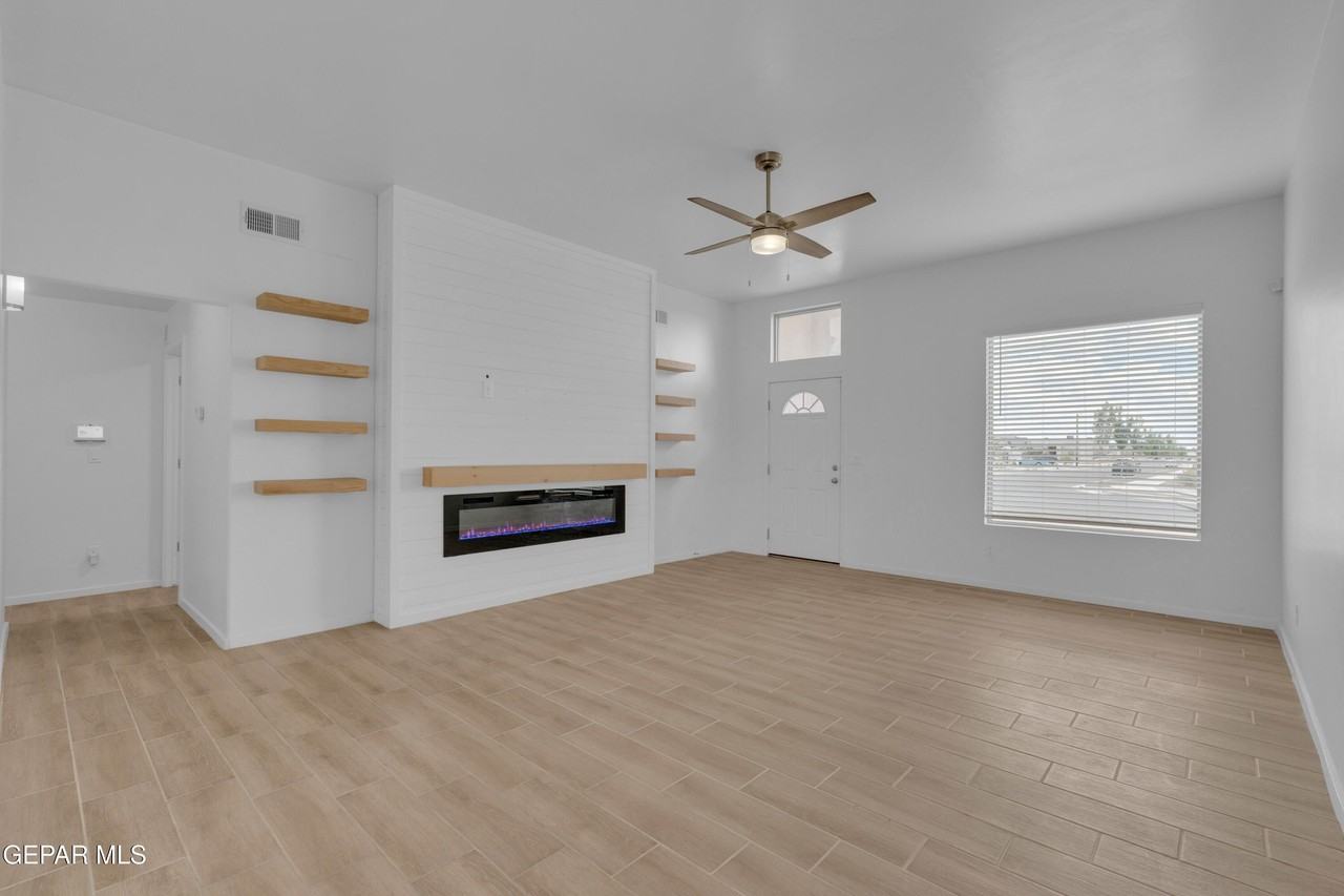 13095 Emerald Hills Ave - Photo 4 of 27