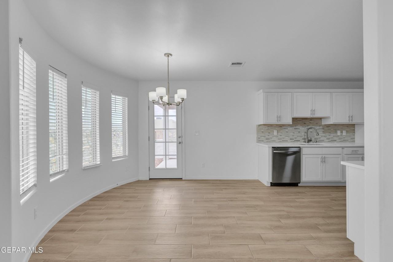 13095 Emerald Hills Ave - Photo 5 of 27