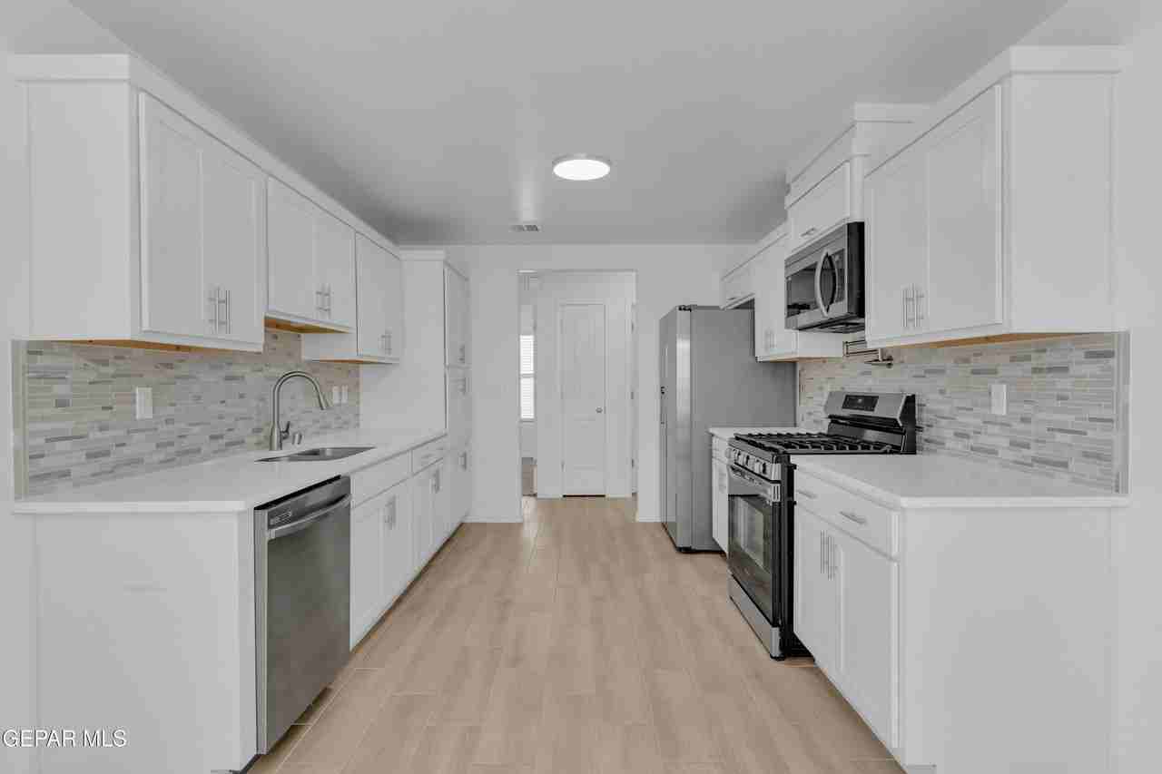 13095 Emerald Hills Ave - Photo 6 of 27