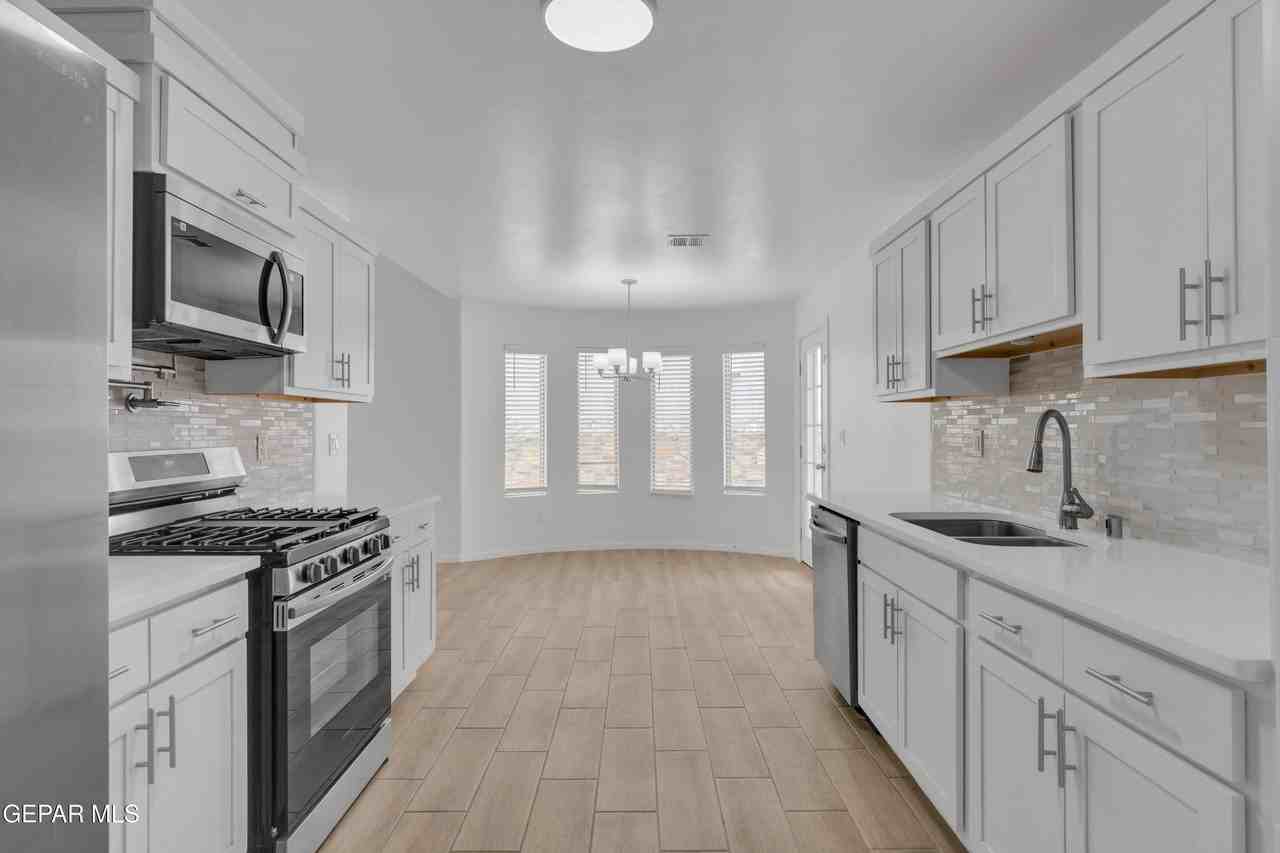 13095 Emerald Hills Ave - Photo 7 of 27
