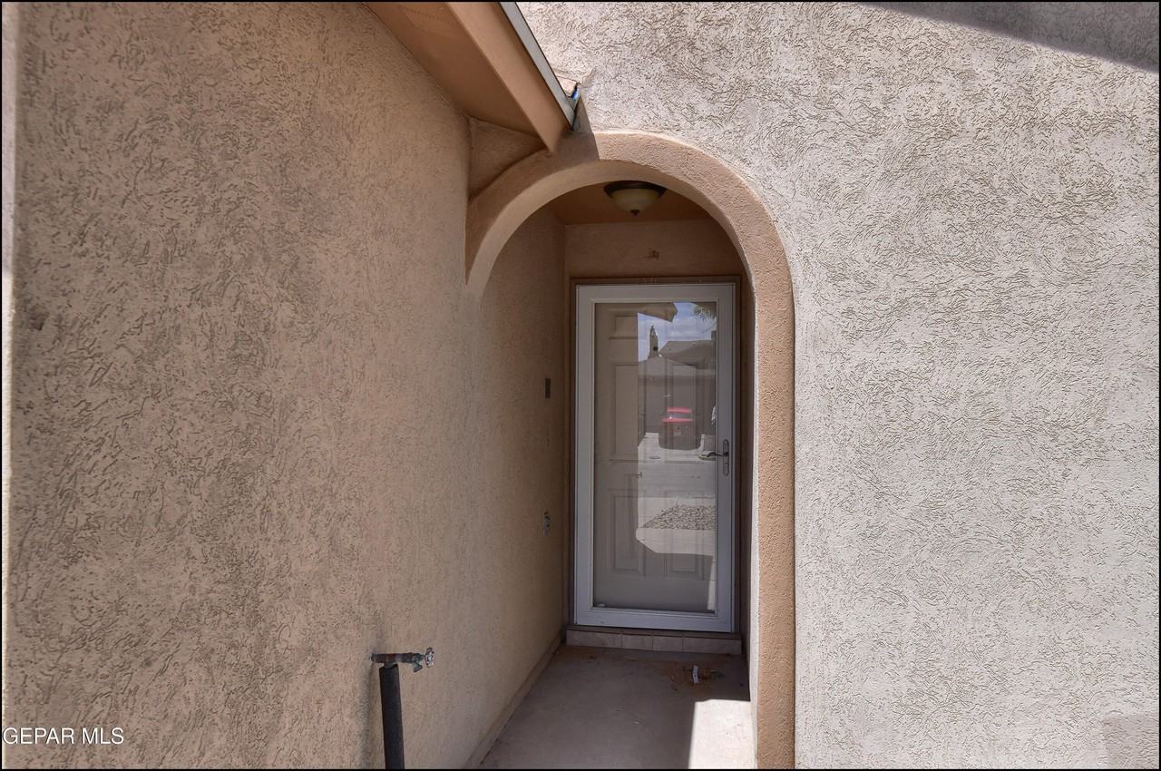 7351 Burntside Ln - Photo 6 of 32