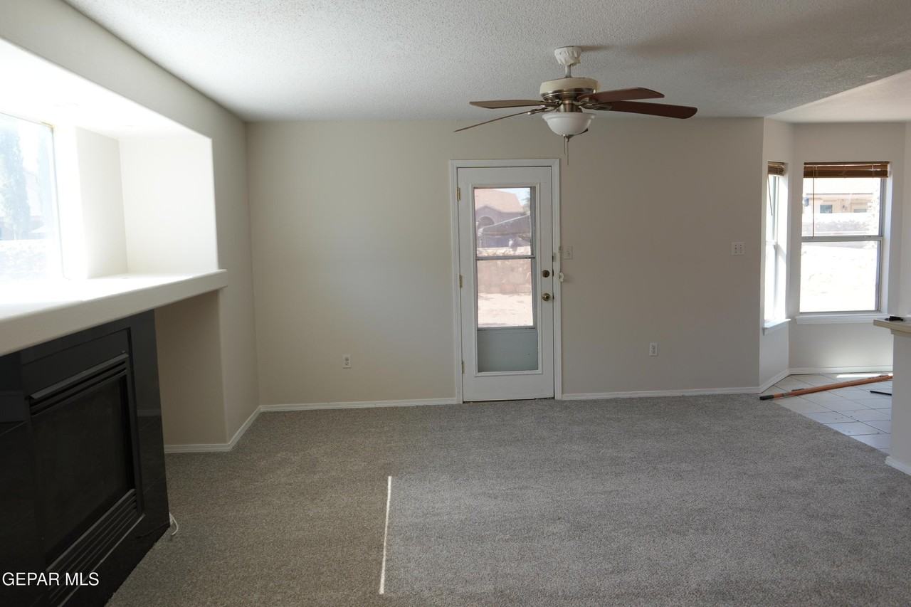 661 Paseo Sereno Dr - Photo 3 of 15