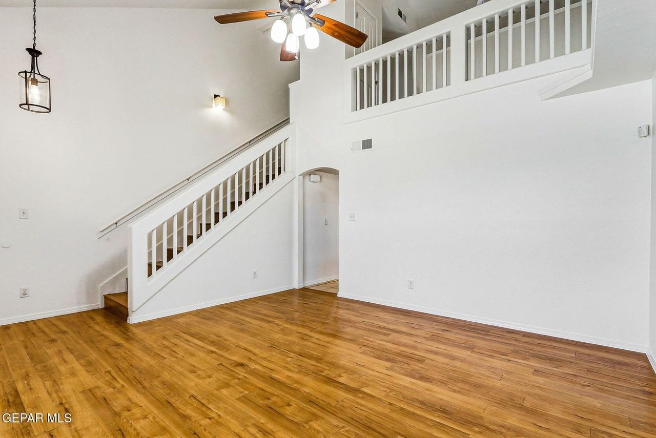 3749 Leticia St - Photo 5 of 33