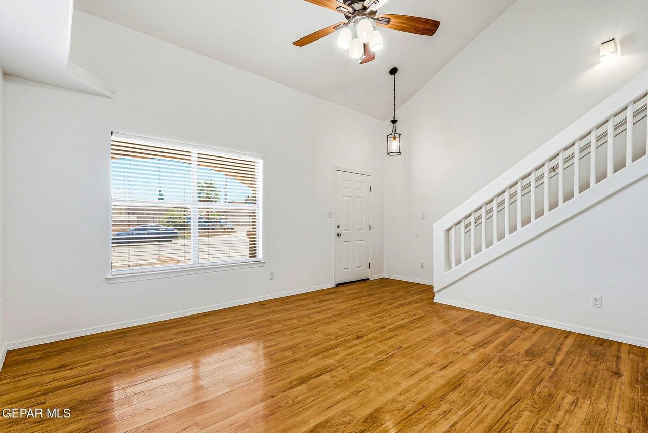 3749 Leticia St - Photo 6 of 33