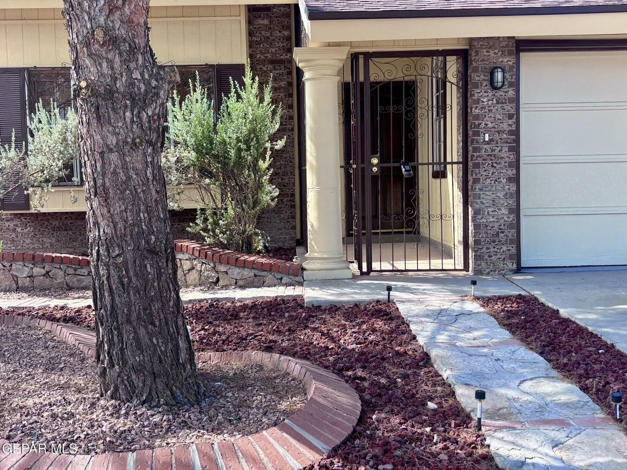11578 Chaplin Ct - Photo 2 of 20