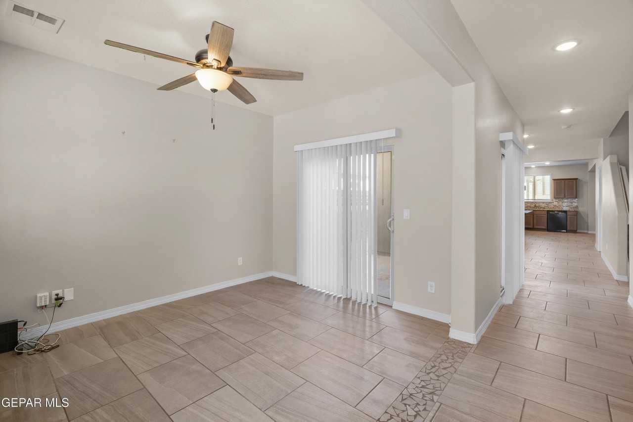 380 Canyon Vista Dr - Photo 5 of 43