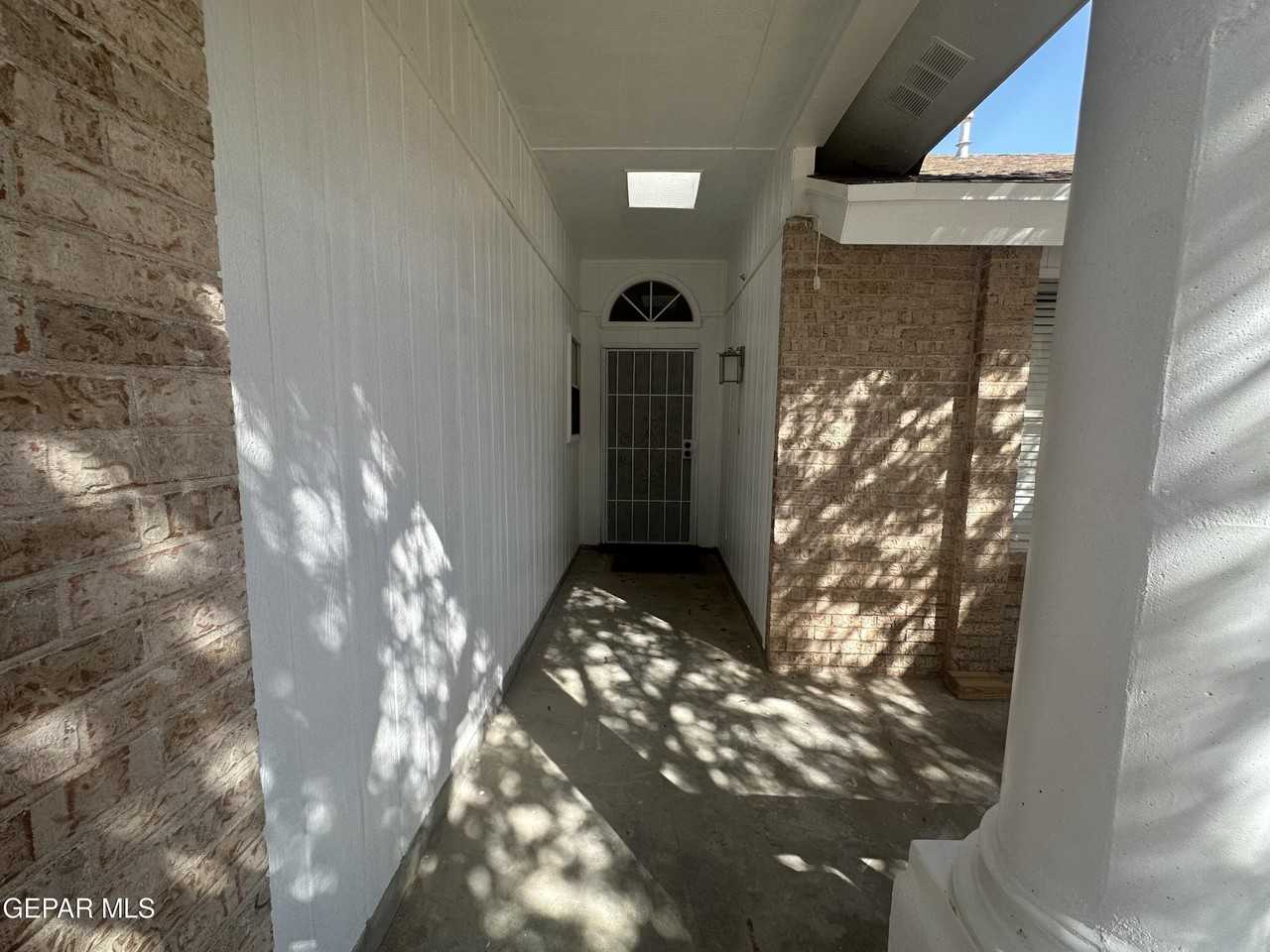 408 Hadley Pl - Photo 5 of 31