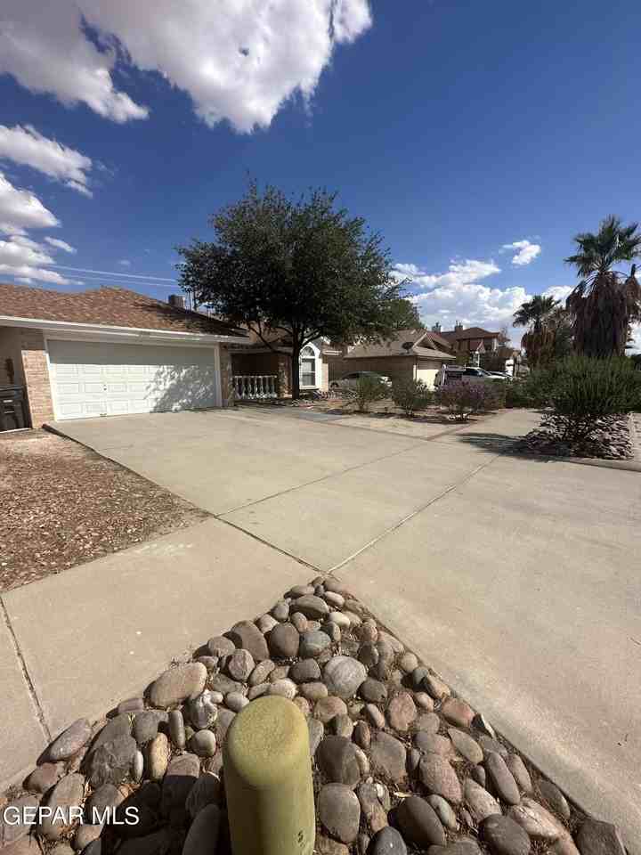 408 Hadley Pl - Photo 7 of 31