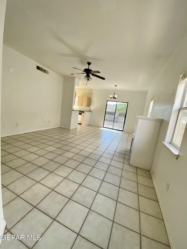 2215 King James Pl - Photo 3 of 26