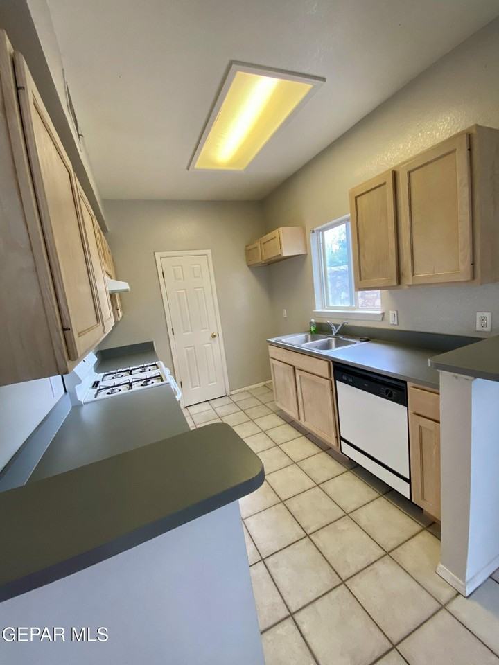 2215 King James Pl - Photo 6 of 26