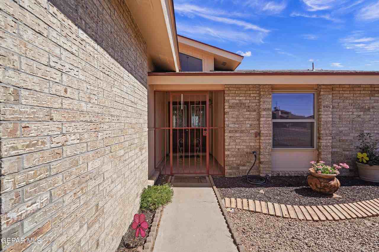 4805 Maureen Cir - Photo 4 of 32