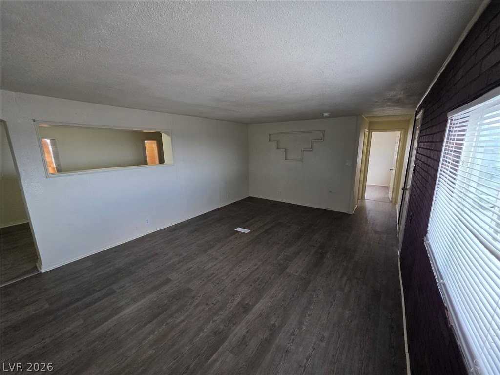 1121 Pawnee Ln - Photo 5 of 50
