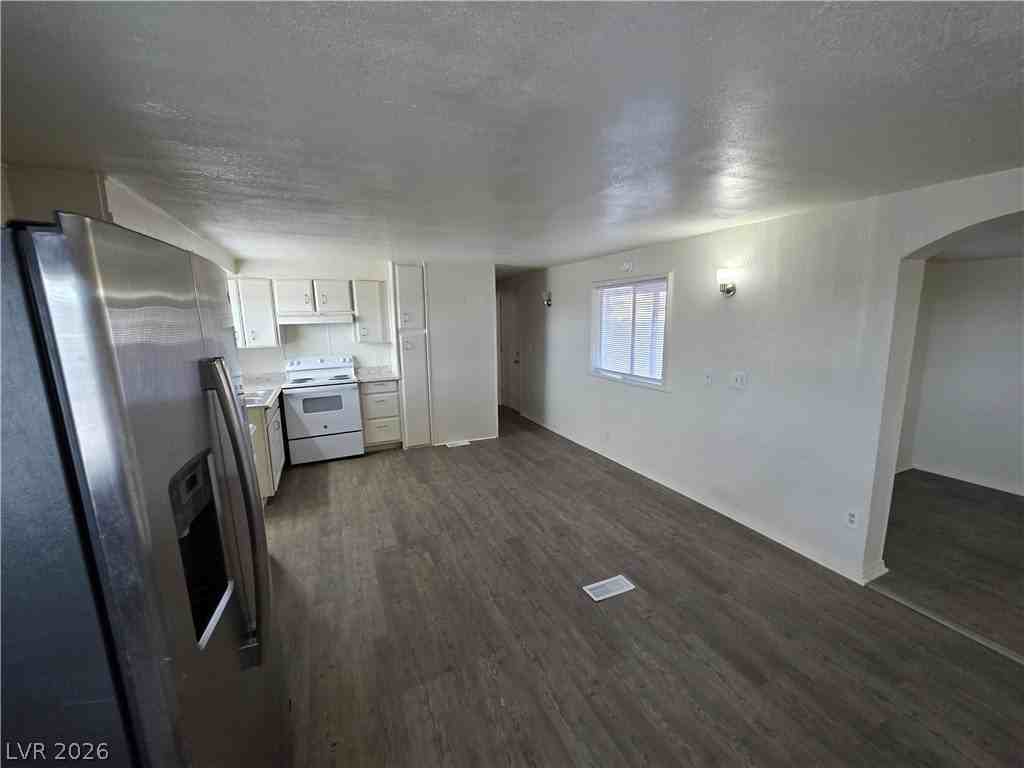 1121 Pawnee Ln - Photo 6 of 50