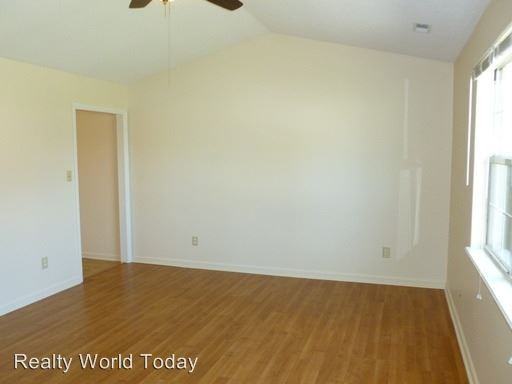 3102 Darby St - Photo 3 of 17