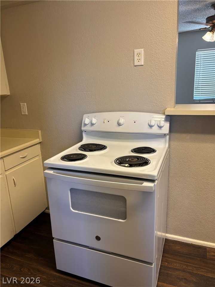 210 Tungsten St #3 - Photo 3 of 5