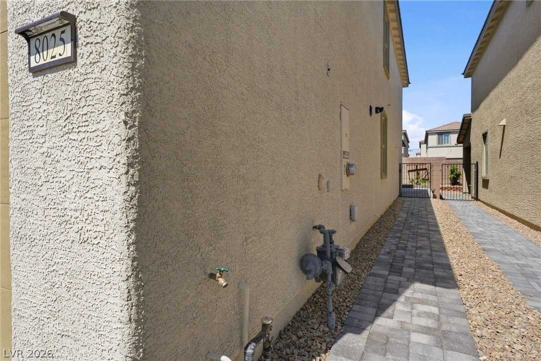 8025 Texas Hills St - Photo 5 of 50