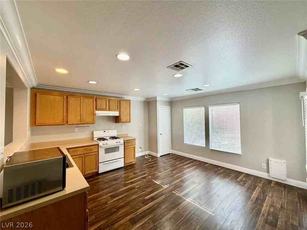 7983 Dutch Villas St - Photo 5 of 19