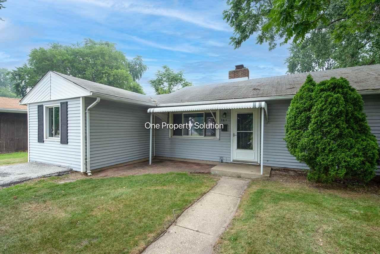 7611 Northcote Ave #1 - Photo 3 of 24