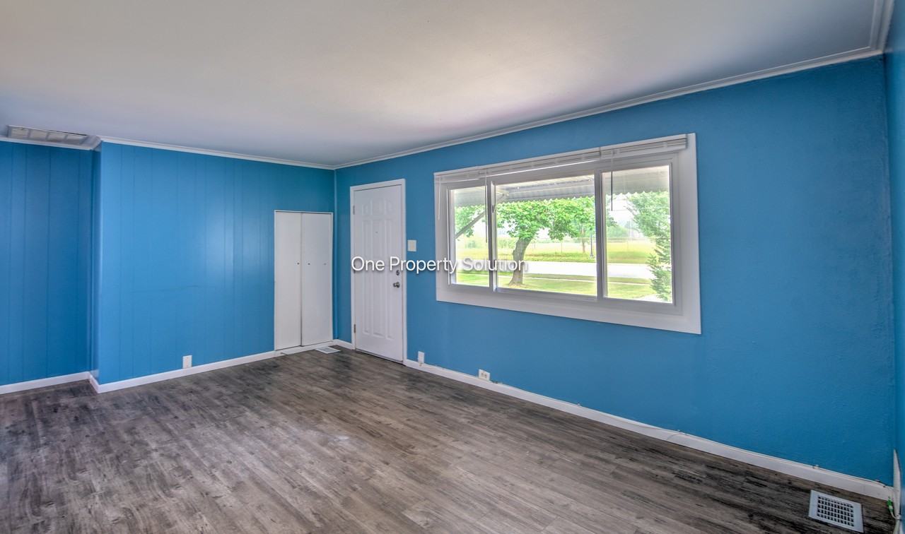 7611 Northcote Ave #1 - Photo 4 of 24