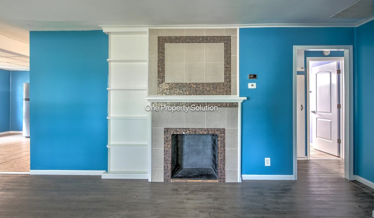 7611 Northcote Ave #1 - Photo 7 of 24