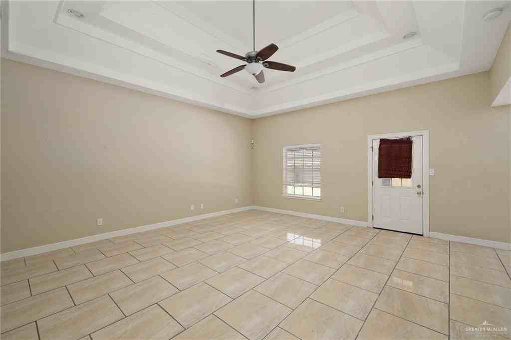2413 Xenops Ave - Photo 4 of 13