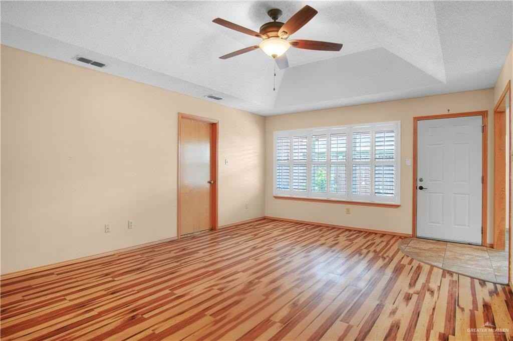 2309 Yarrow St - Photo 5 of 17