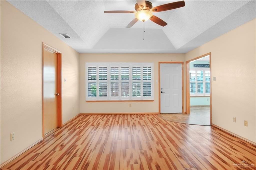 2309 Yarrow St - Photo 6 of 17