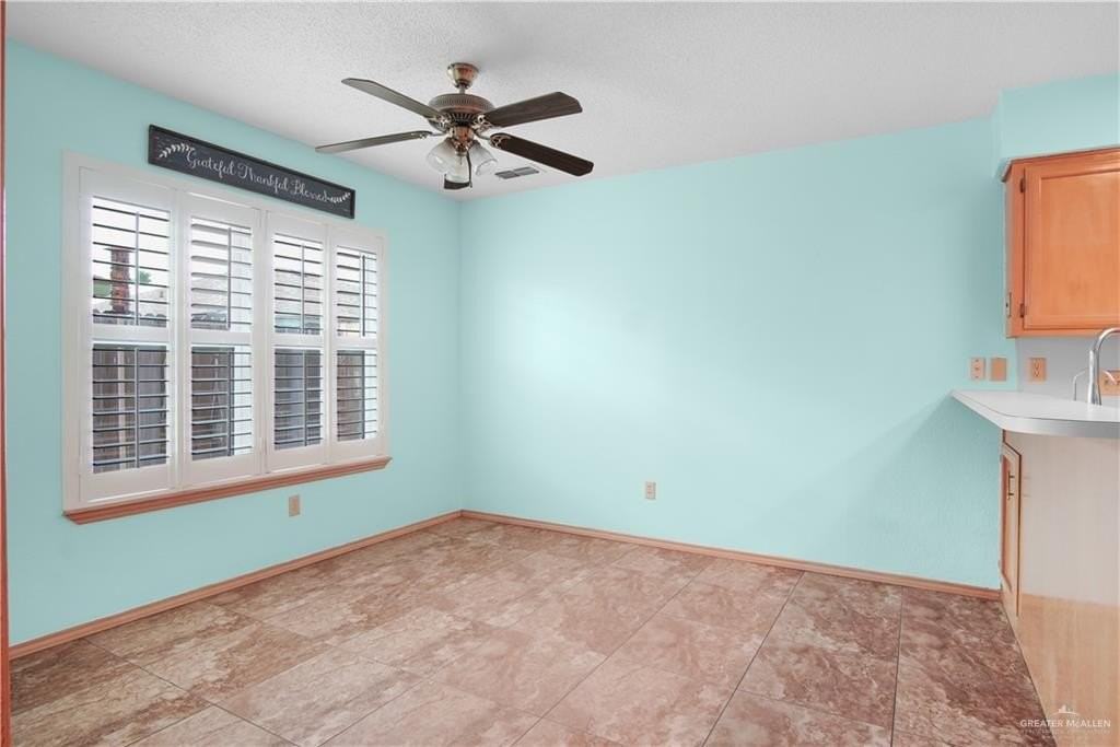 2309 Yarrow St - Photo 7 of 17