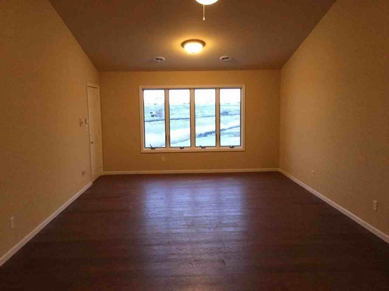 11193 Vermont Cir - Photo 3 of 10
