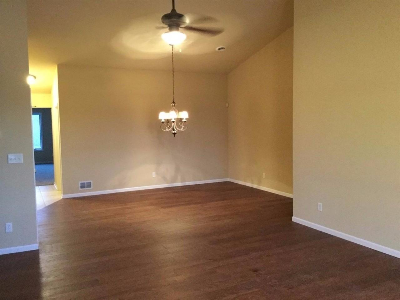 11193 Vermont Cir - Photo 4 of 10