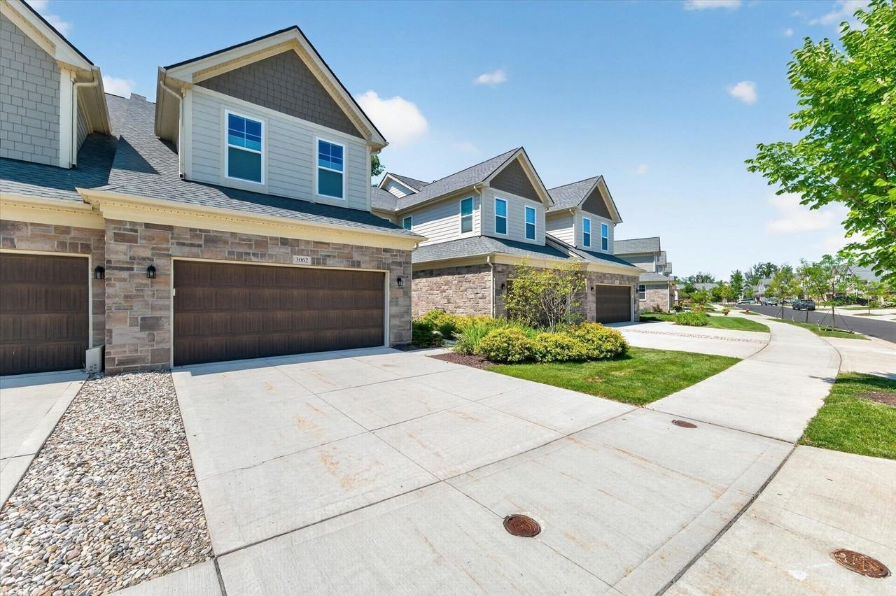 3062 N Spurway Dr - Photo 4 of 50
