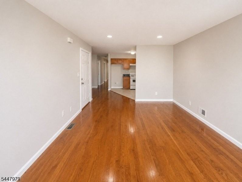 323 S Park St - Photo 2 of 15
